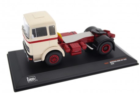 IXO Mercedes-Benz LPS 1632 1970 - Ivory Beige/Oxblood Red