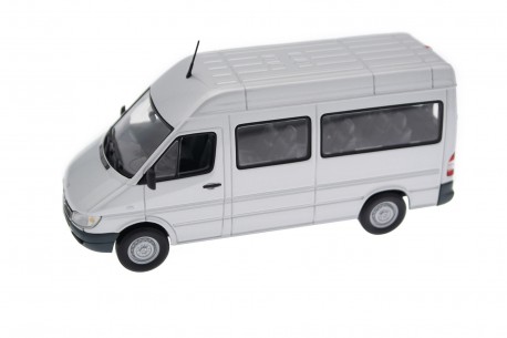 Minichamps Mercedes-Benz Sprinter 316 CDI Bus T1N W903 Facelift 2000 - Zircon Silver Metallic