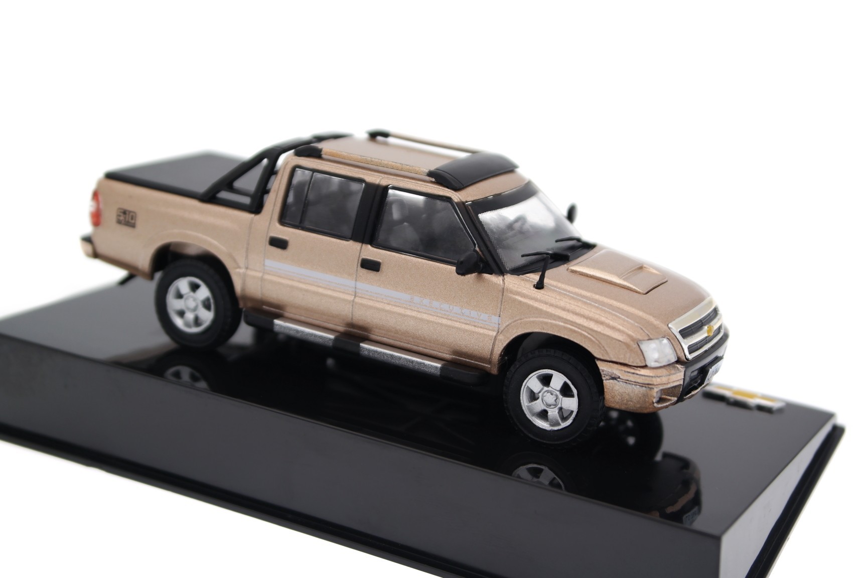 A collectible scale model Chevrolet S-10 Deluxe from Altaya