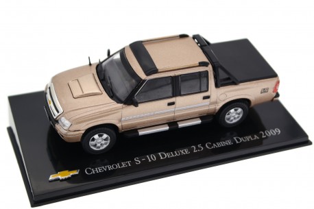 A collectible scale model Chevrolet S-10 Deluxe from Altaya
