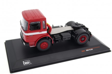 IXO MAN F8 16.320 1975 - Carmine Red