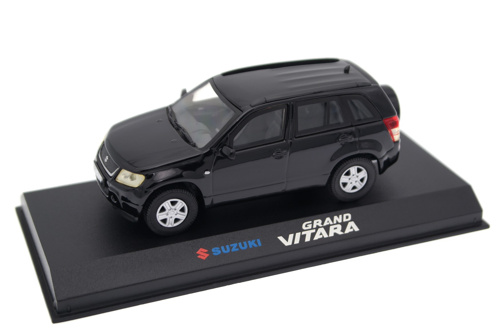 Коллекционная масштабная модель Suzuki Grand Vitara от Rietze