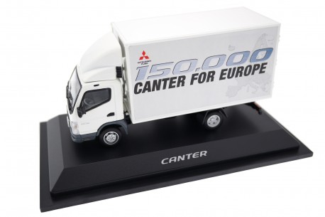 IXO Mitsubishi Fuso Canter VII Lightbox 7C18 TD 2005 - Natural White