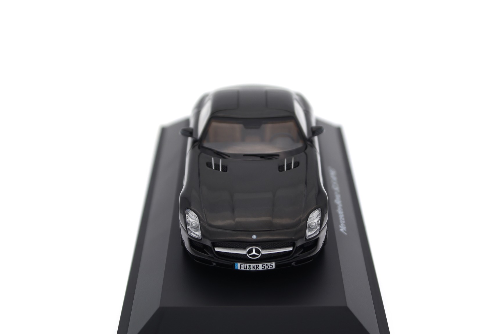 Коллекционная масштабная модель Mercedes-Benz SLS AMG Coupe от Schuco