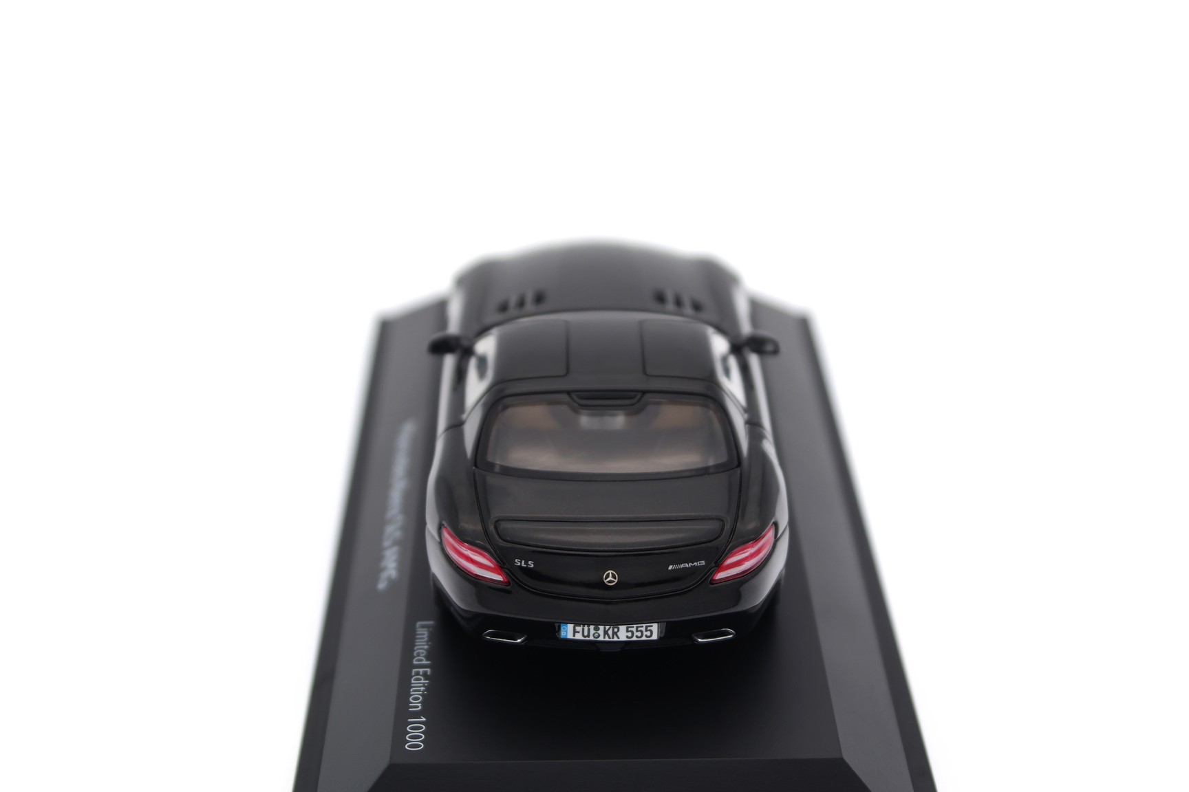 Коллекционная масштабная модель Mercedes-Benz SLS AMG Coupe от Schuco