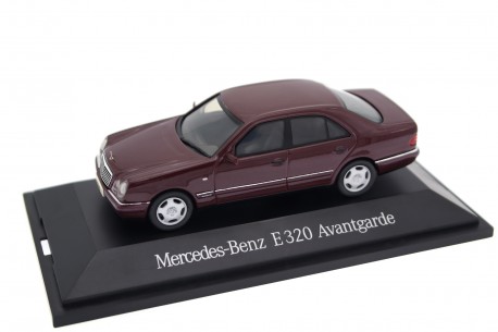 Herpa Mercedes-Benz E-Class E320 Avantgarde W210 1995 - Ruby Red Metallic