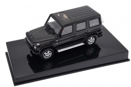 AUTOart Mercedes-Benz G-Class G 500 V8 LWB W463 1998 - Obsidian Black Metallic
