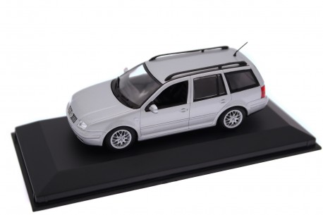 Minichamps Volkswagen Bora Variant A4 1J2 1999 - Reflex Silver Metallic