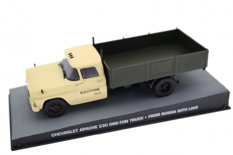 Altaya Chevrolet C-30 Apache Stake C3609 "From russia with Love (1963)" 1961 - Flaxen Yellow