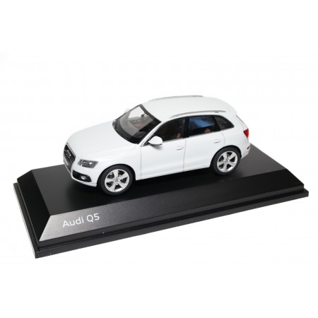 Schuco Audi Q5 8R Facelift 2013 - Glacier White Metallic