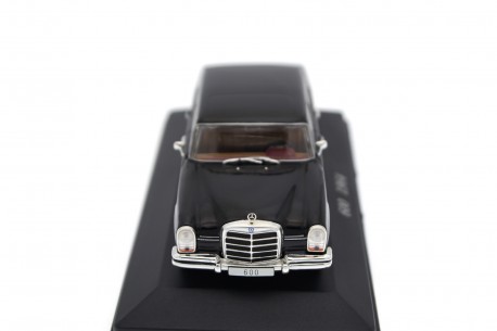 Benz 600 Model A collectible scale model Mercedes-Benz 600 from Altaya