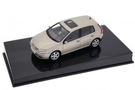 AUTOart Volkswagen Golf V 5-door TDI A5 1K 2003 - Wheat Beige Metallic X