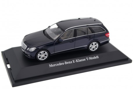Schuco Mercedes-Benz E-Class T-Modell Avantgarde S212 2009 - Tansanite Blue Metallic