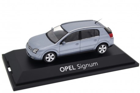 Schuco Opel Signum Sport 3.2 V6 2003 - Silver Lightning Metallic
