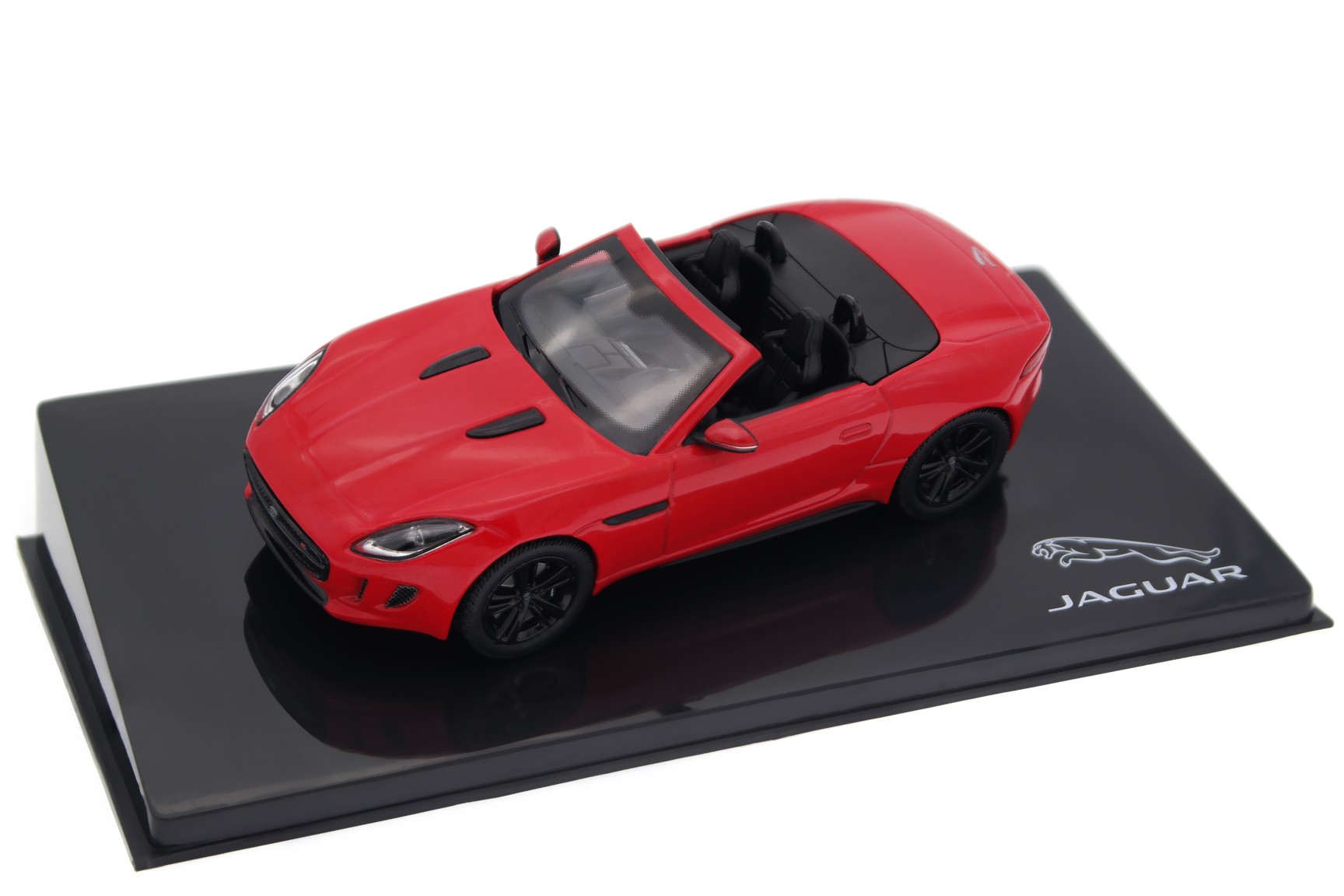Колекційна масштабна модель Jaguar F-Type Convertible S від IXO