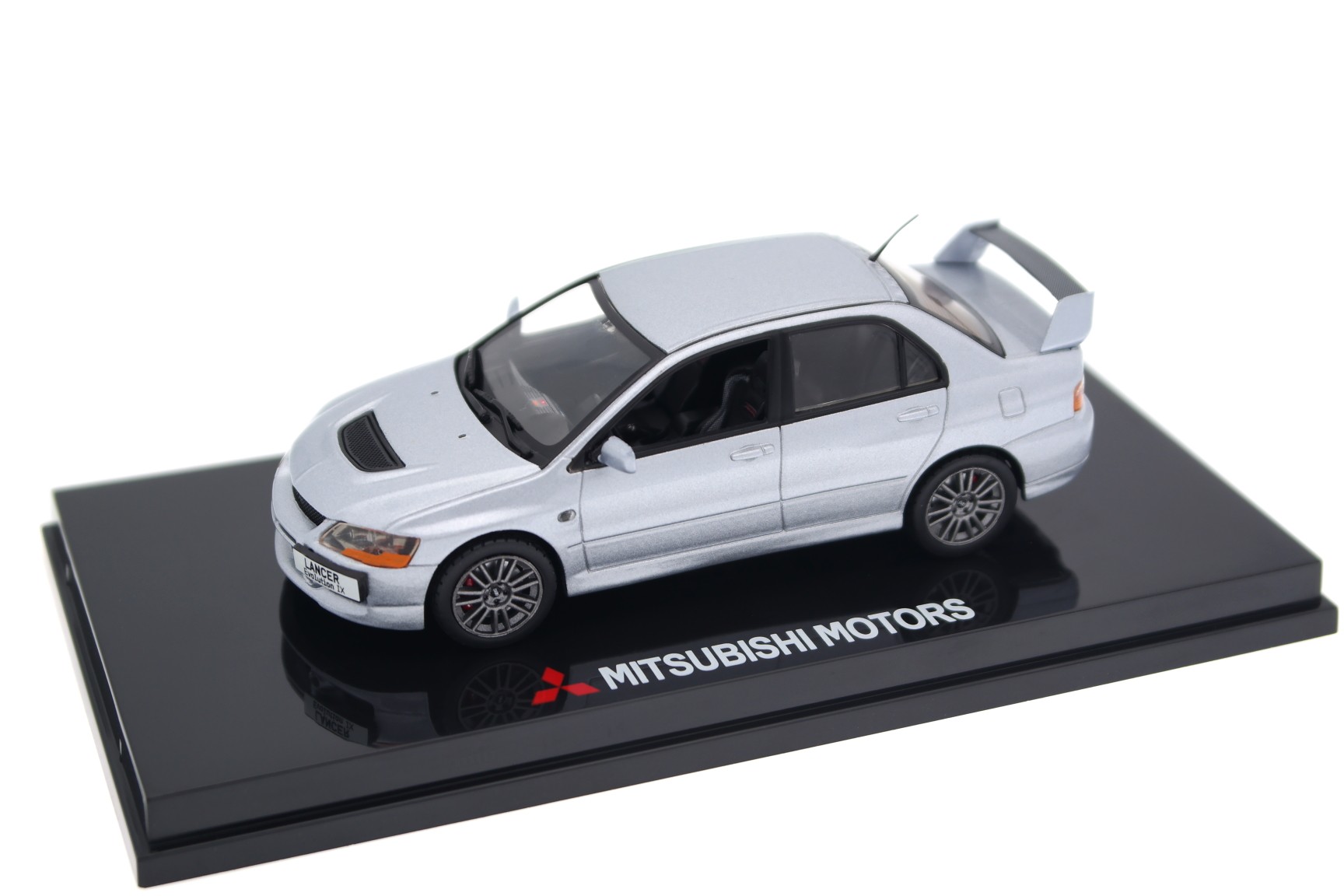 Колекційна масштабна модель Mitsubishi Lancer Evo IX від Vitesse