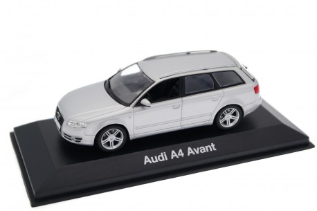 Minichamps Audi A4 Avant 3.2 quattro B7 2004 - Light Silver Metallic