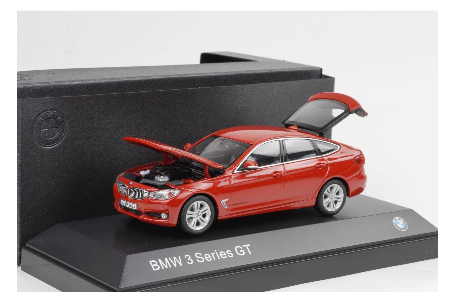 中古品 1⁄43 ミニチャンプス M3 セダン 2020 レッド 1⁄43 BMW M3