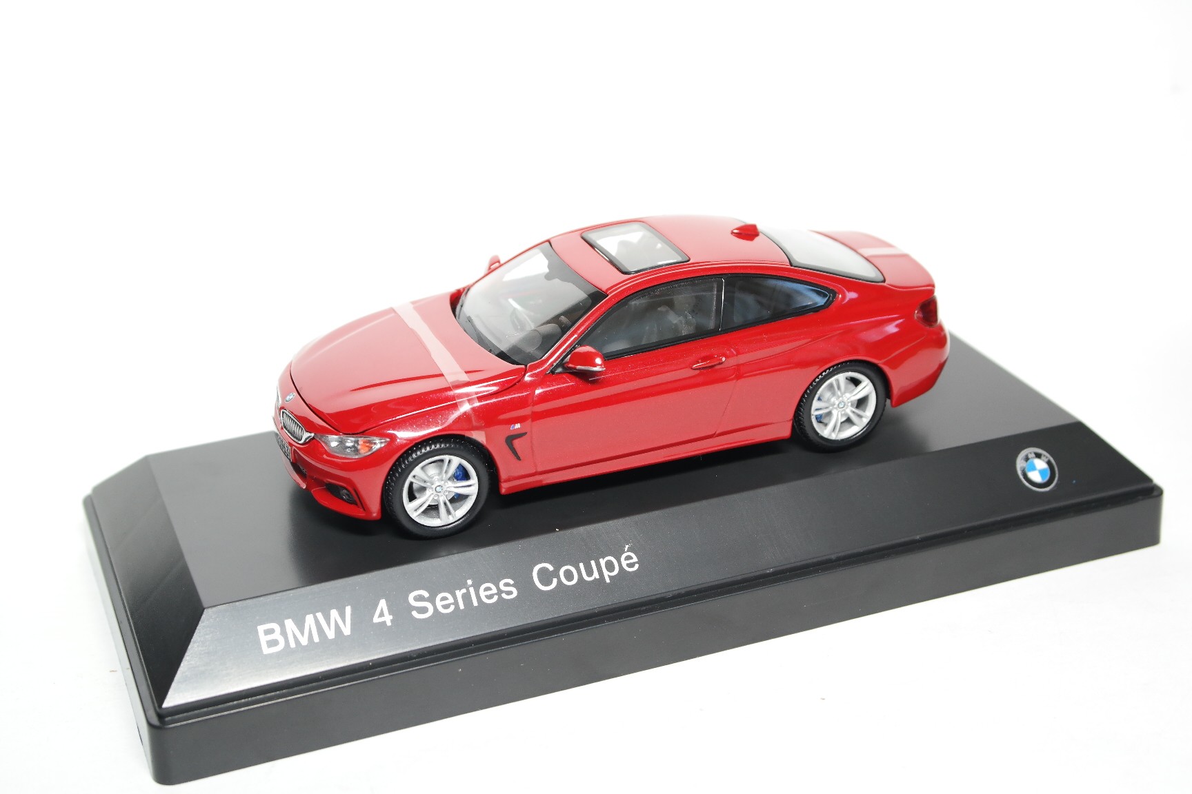 ミニカー  330i COUPE bmw-4-coupe.jpg