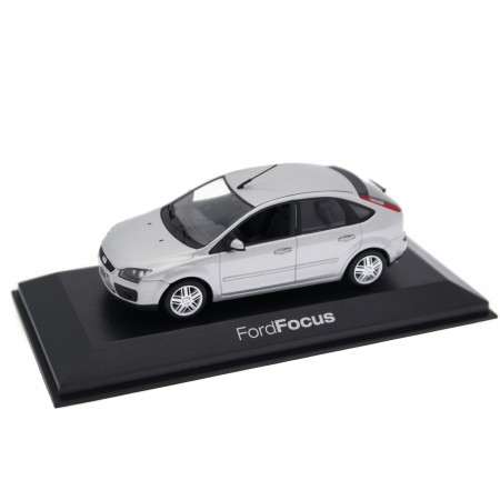 Minichamps Ford Focus II 5-door C307 2004 - Moondust Silver Metallic