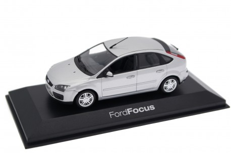 Minichamps Ford Focus II 5-door C307 2004 - Moondust Silver Metallic