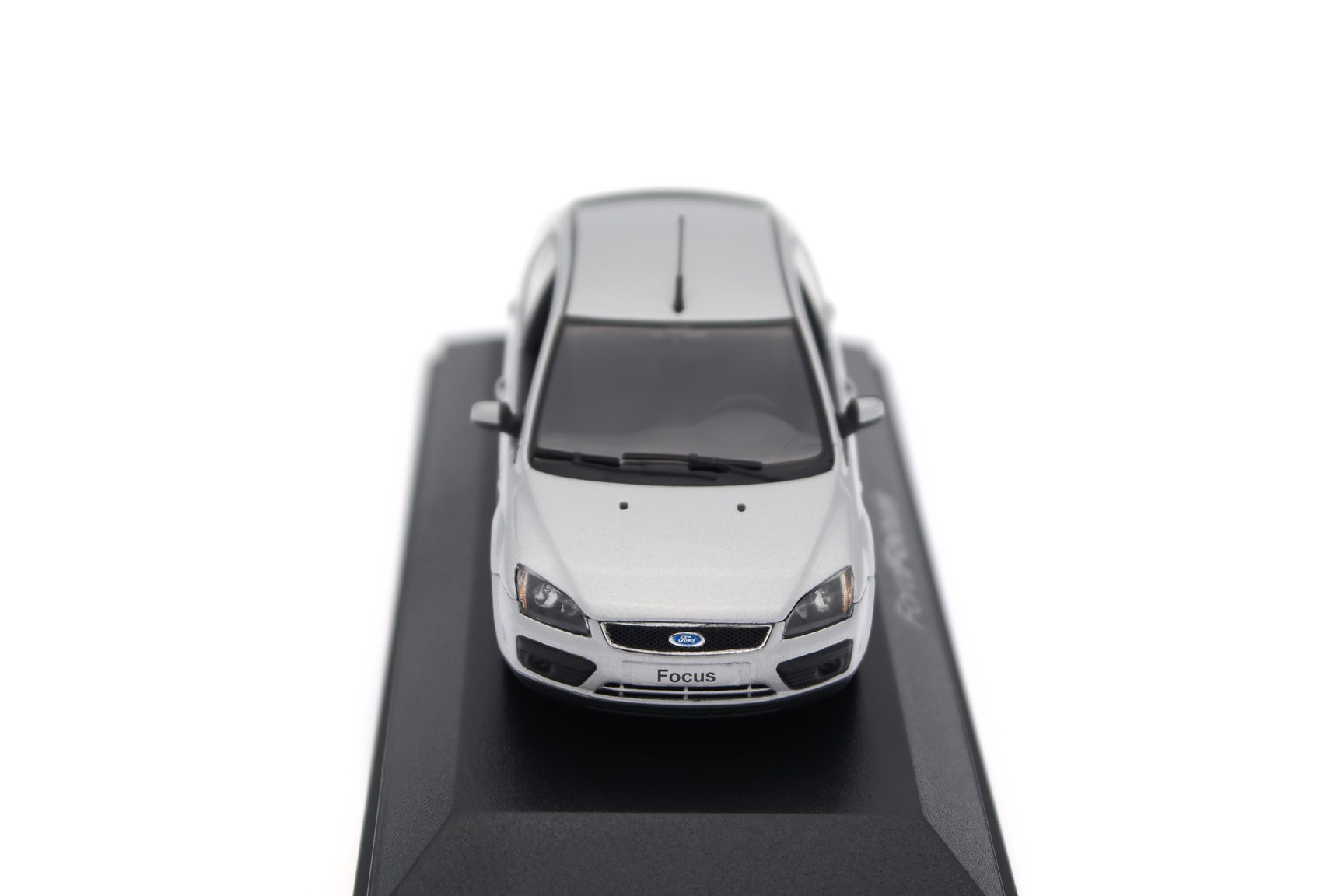 新品　ミニカー　1/43『Ford Focus 2000 GHIA』シルバー REALTOY FORD FOCUS WRC シルバー ミニカー - メルカリ