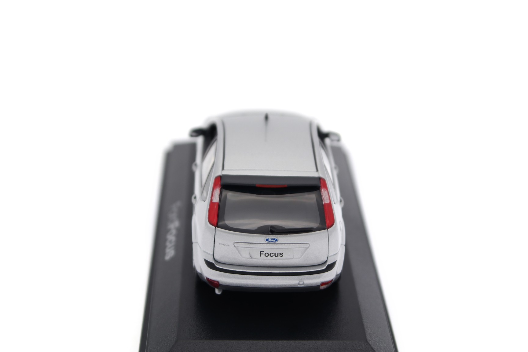 Коллекционная масштабная модель Ford Focus от Minichamps
