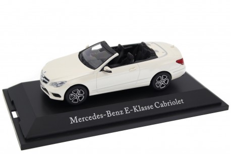 Kyosho Mercedes-Benz E-Class Cabriolet A207 MOPF 2013 - Designo Diamond White Bright