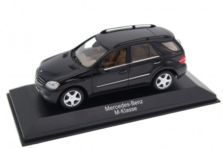 Minichamps Mercedes-Benz M-Class W164 2005 - Obsidian Black Metallic