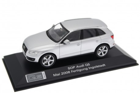 Schuco Audi Q5 3.0 TDI 8R 2008 - Ice Silver Metallic