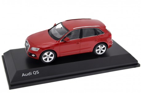Schuco Audi Q5 TFSI 8R Facelift 2013 - Volcano Red Metallic