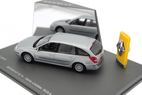 La Renault Laguna 2 Estate Privilege miniature par Universal-Hobbies au