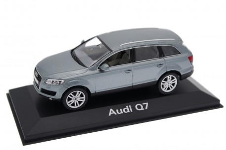 Schuco Audi Q7 4.2 quattro 4L 2005 - Condor Grey Metallic