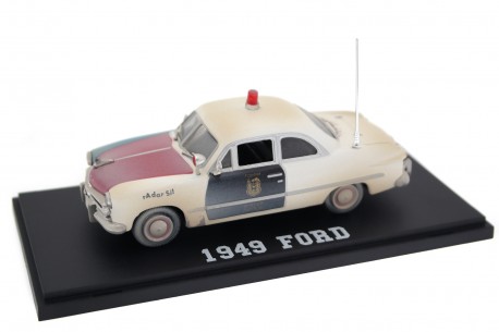 Greenlight Ford Custom Club Coupé Tijuana Border Patrol Police 1949 - Colonial White/Fez Red/Gunmetal Gray