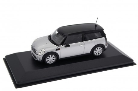 Minichamps Mini Cooper Clubman R55 2007 - Pure Silver Metallic/Jet Black