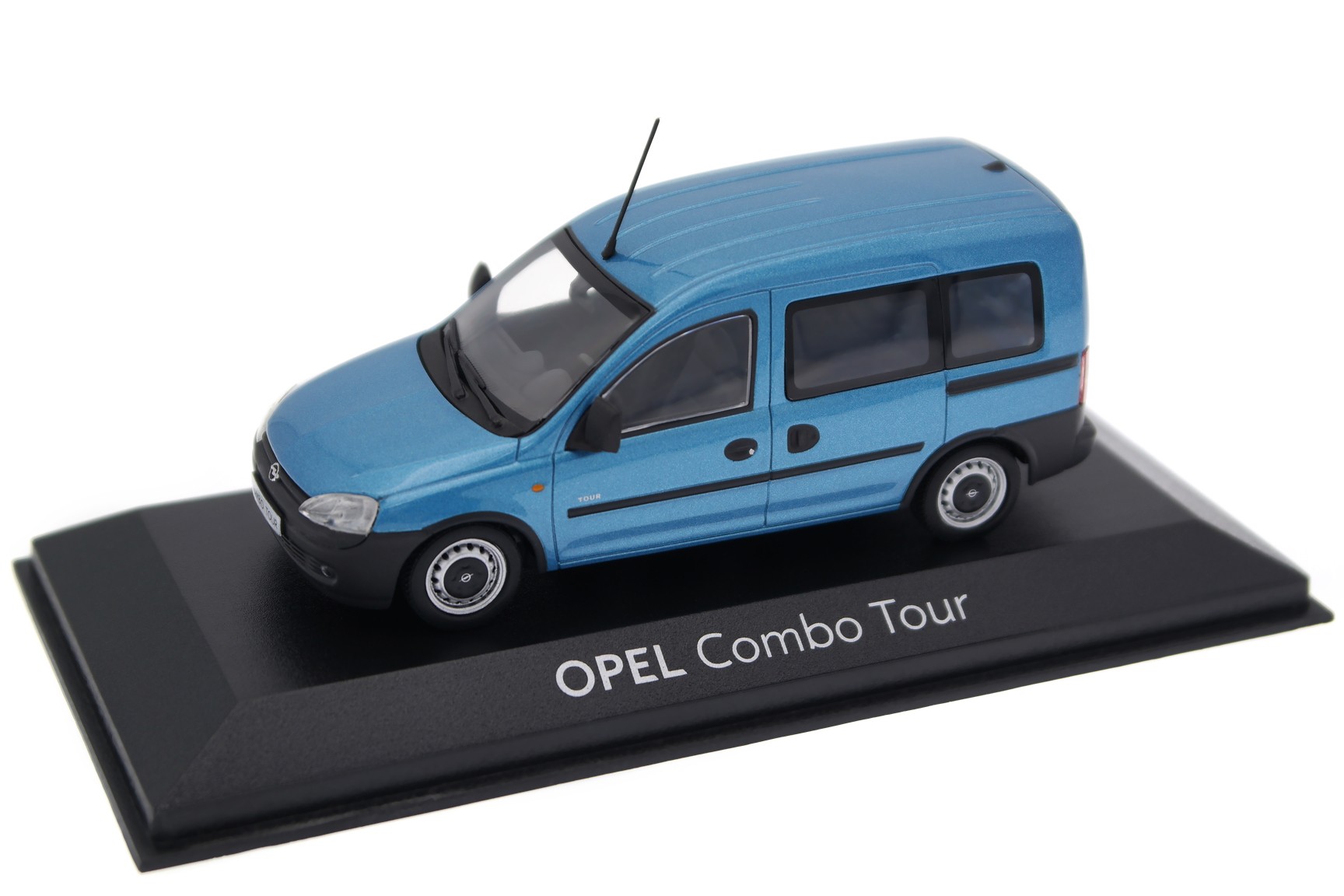 Колекційна масштабна модель Opel Combo від Minichamps