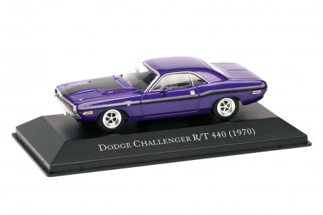 DeAgostini Dodge Challenger R/T 440 Six-Pack Hardtop 1970 - Plum Crazy Metallic with Black Decor