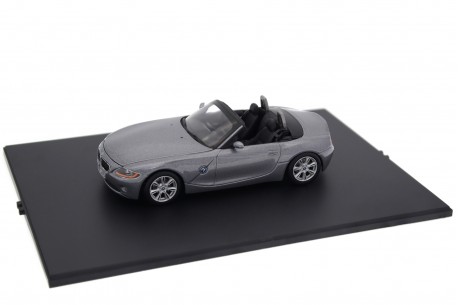 Minichamps BMW Z4 Roadster E85 2002 - Sterling Grey Metallic