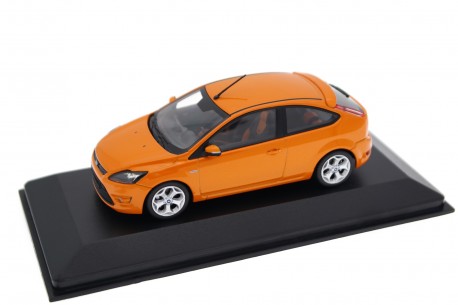 Minichamps Ford Focus ST II C307 Facelift 2008 - Electric Orange Metallic