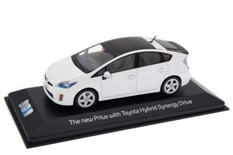 Minichamps Toyota Prius III 1.8 Hybrid XW30 2010 - Super White II
