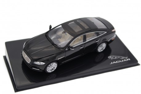 IXO Jaguar XJ Luxury SWB X351 2010 - Black Amethyst Metallic