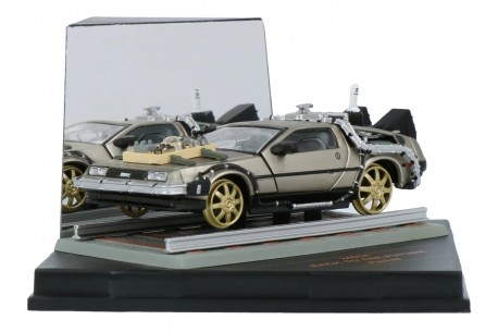 Vitesse DeLorean DMC-12 Railroad Time Machine "Back to the Future Part III (1990)" 1981 – Stainless Steel