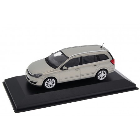 Minichamps 403043013 Opel Astra H Caravan Cosmo 2004 - Panacotta Beige Metallic