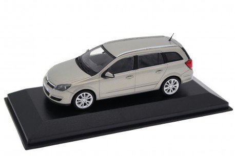 Minichamps 403043013 Opel Astra H Caravan Cosmo 2004 - Panacotta Beige Metallic